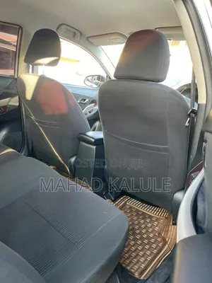 Toyota Premio 2017 Silver