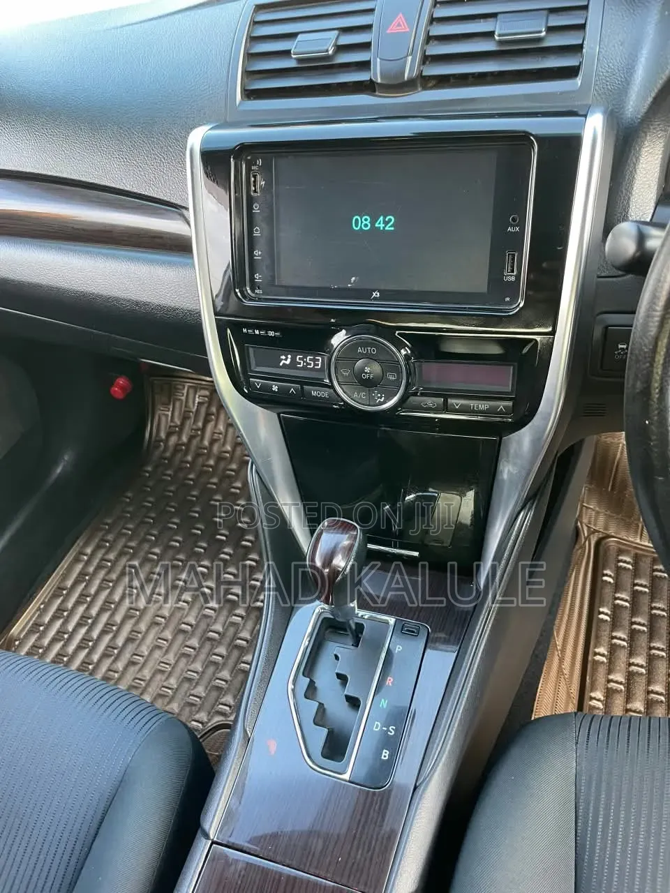 Toyota Premio 2017 Silver