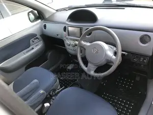Toyota Sienta 2008 Silver