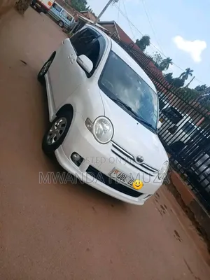 Toyota Sienta 2010 White