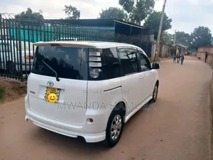 Toyota Sienta 2010 White