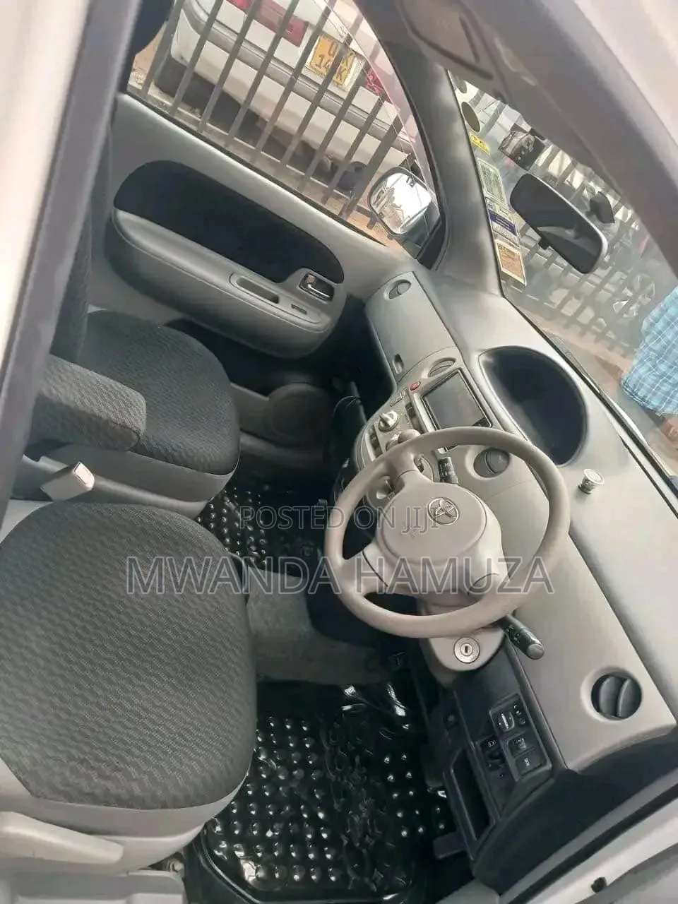 Toyota Sienta 2010 White