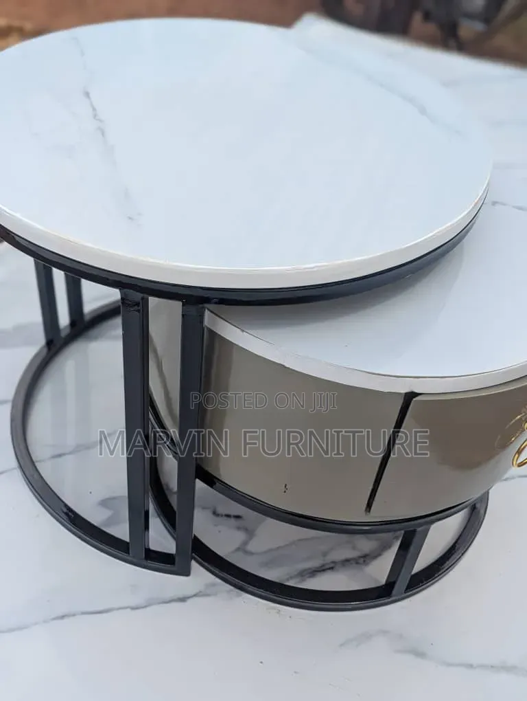 Dinning Table Available Now Now 6 Seaters