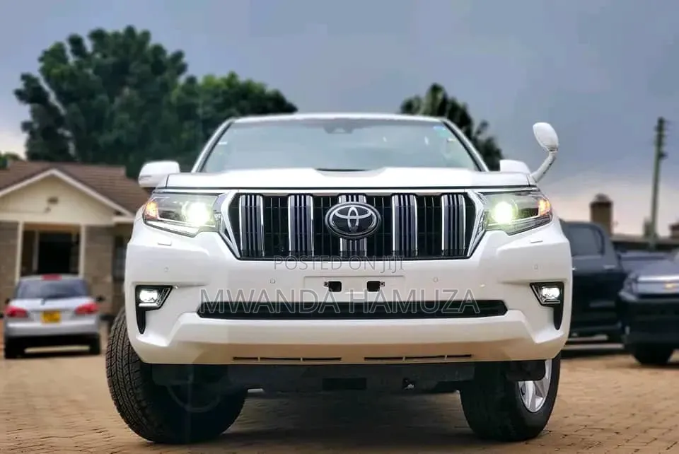 Toyota Land Cruiser Prado 2018 White