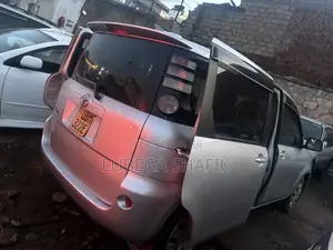 Toyota Sienta 2008 Silver