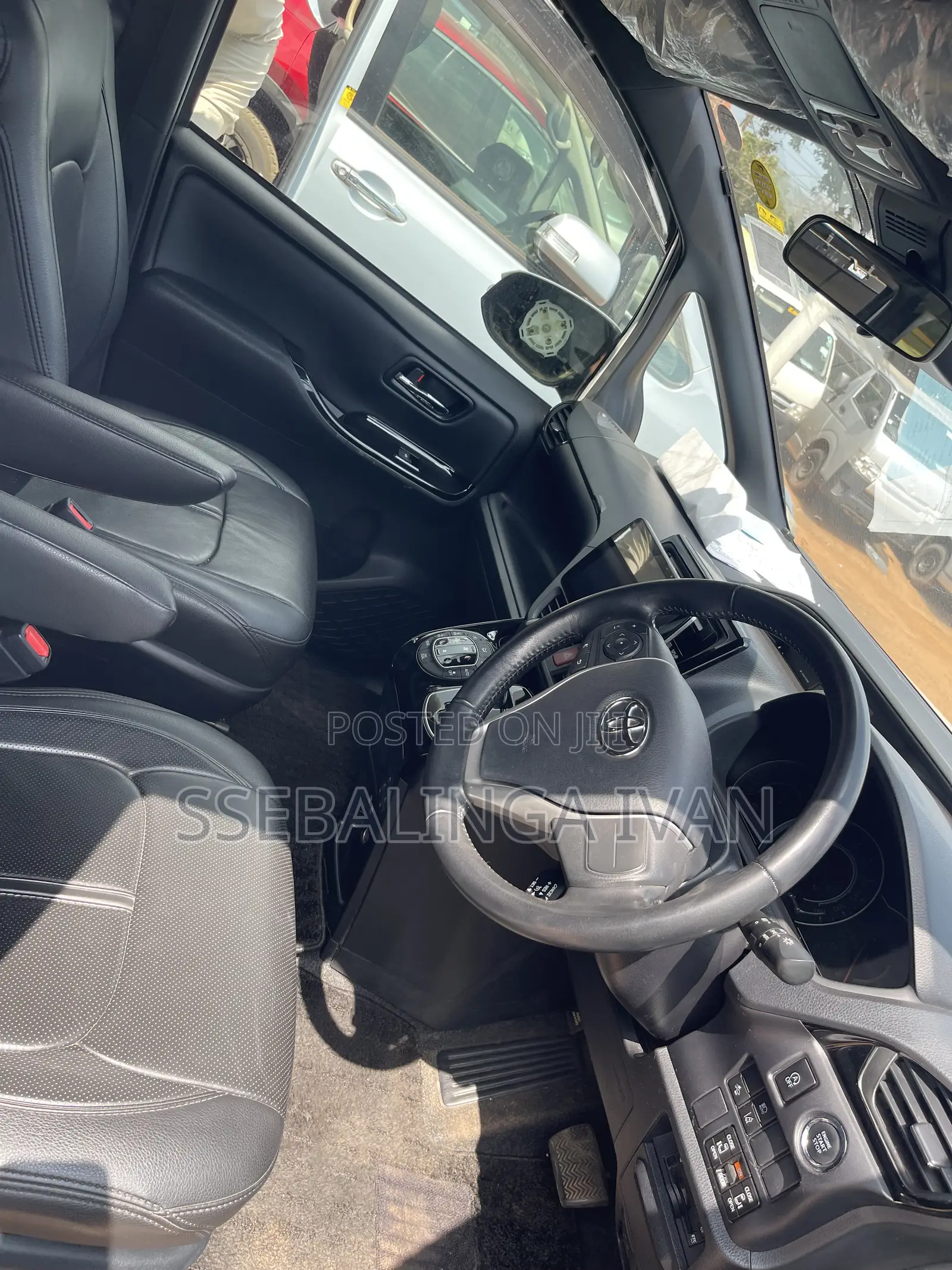 Toyota Noah 2017 White