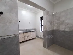 Furnished 5bdrm Villa in Kira for sale