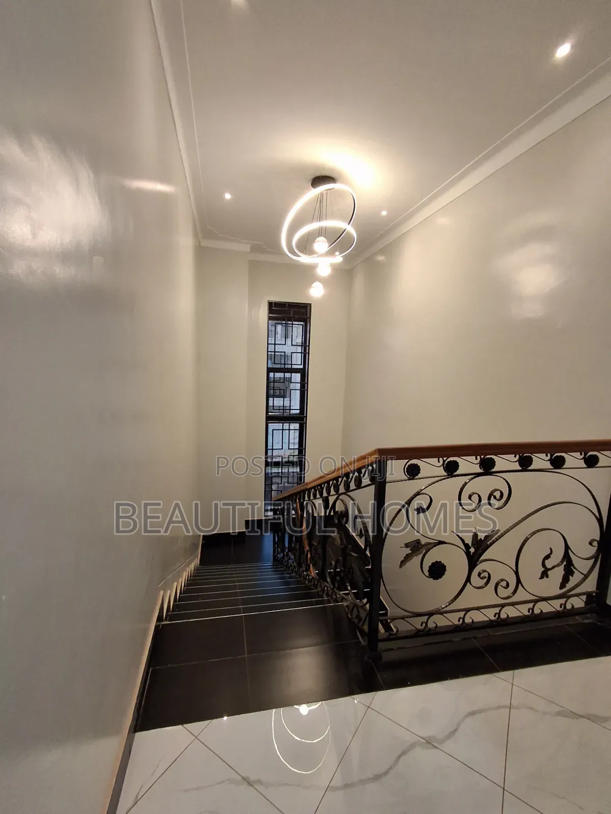 Furnished 5bdrm Villa in Kira for sale