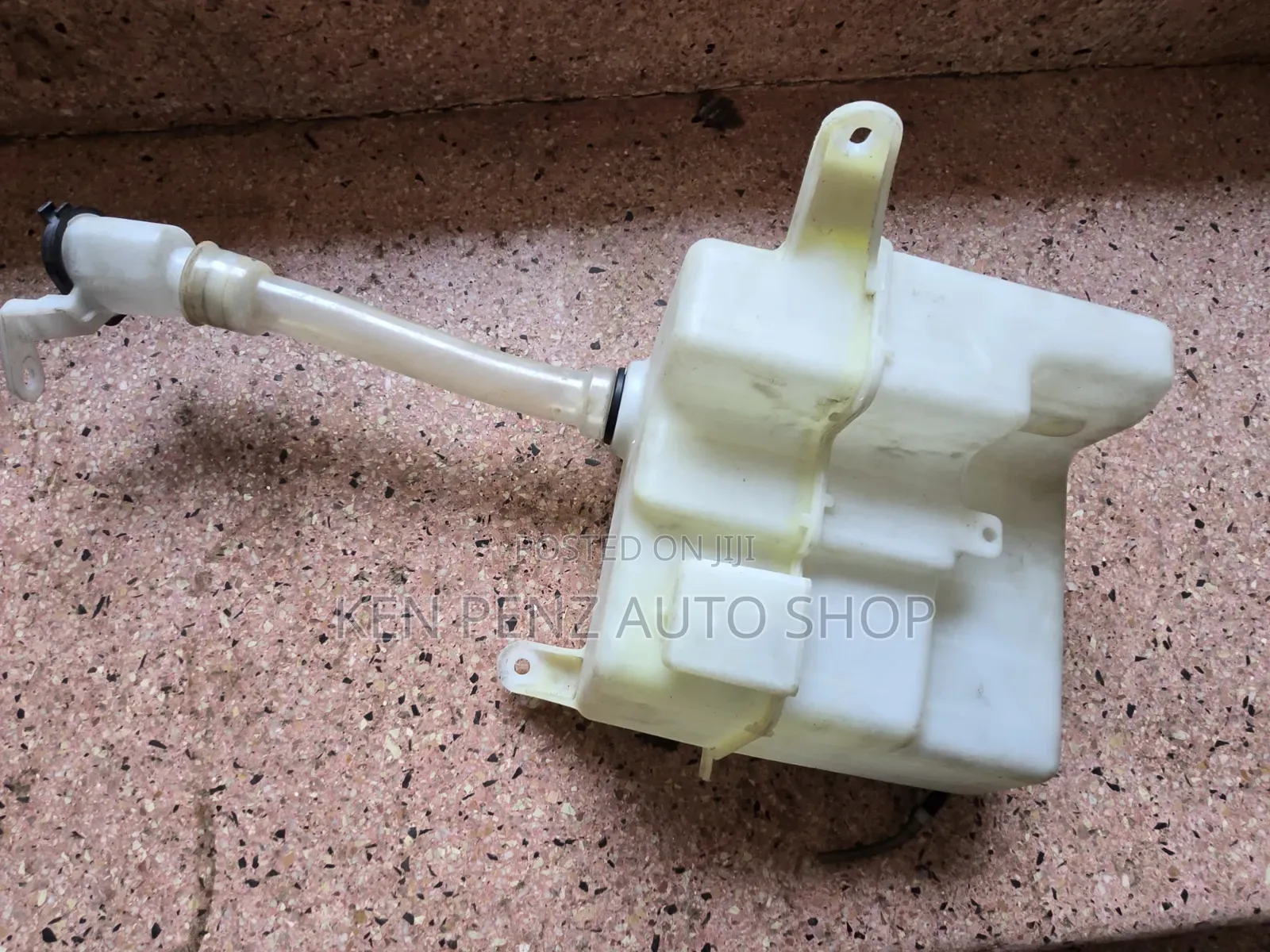 Toyota Kluger Windshield Washer Fluid Reservoir Tank