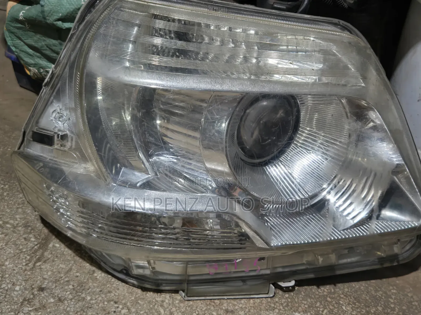 Toyota Sienta 2011 - 2014 Headlamp