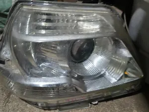 Toyota Sienta 2011 - 2014 Headlamp