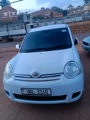 Toyota Sienta 2009 White