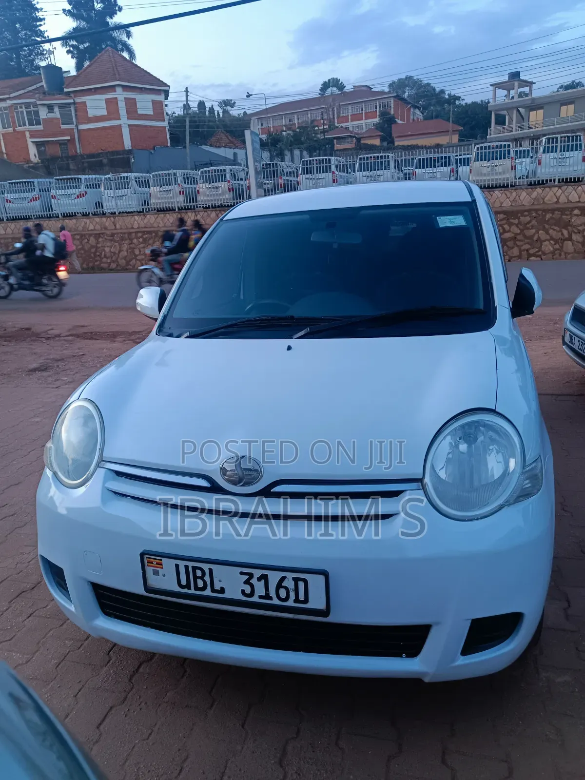 Toyota Sienta 2009 White