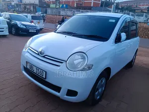 Toyota Sienta 2009 White