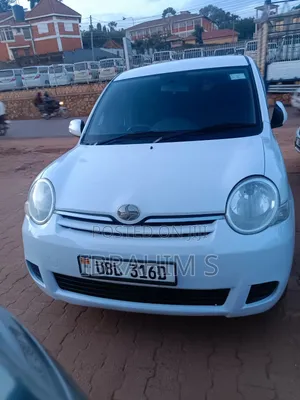Toyota Sienta 2009 White