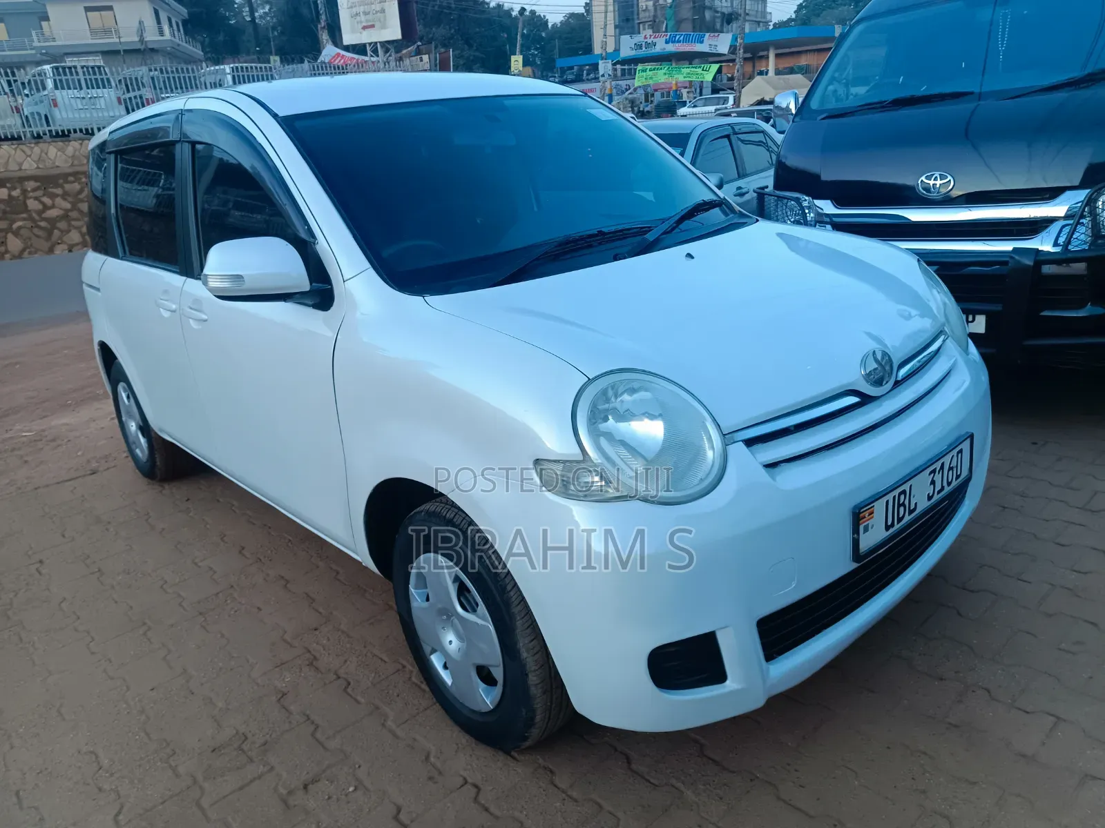 Toyota Sienta 2009 White