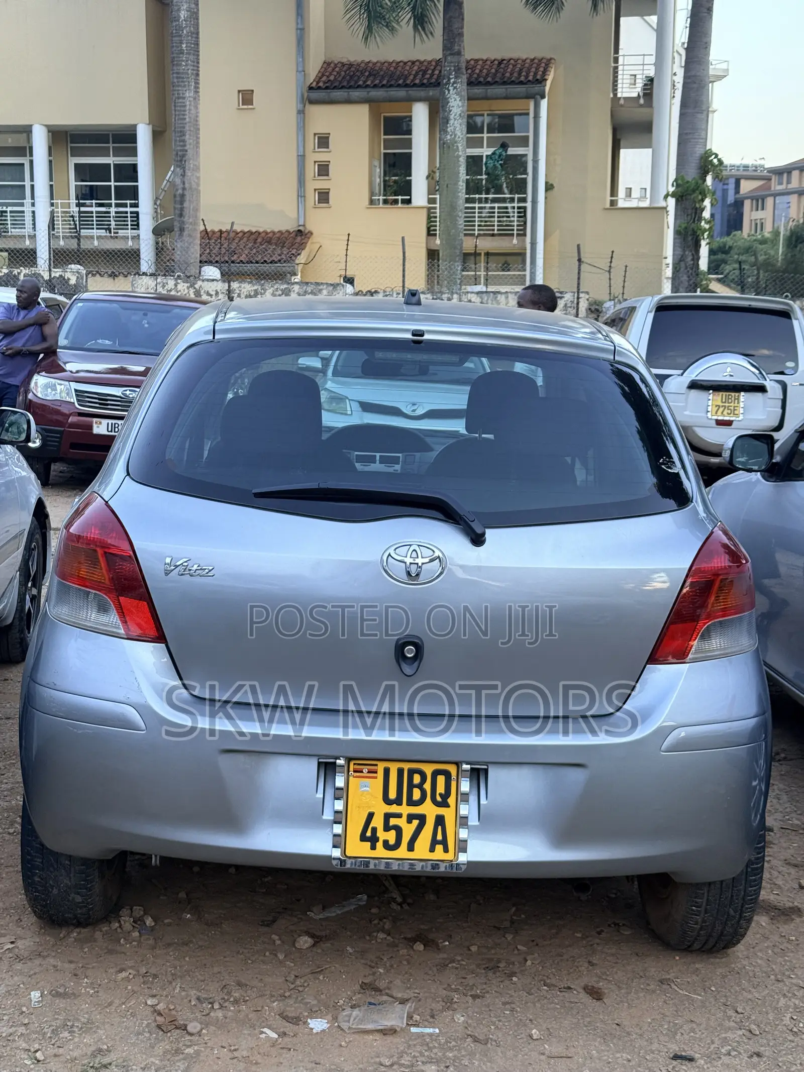 Toyota Vitz 2009 Silver