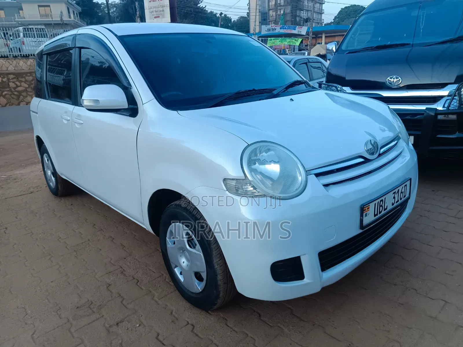 Toyota Sienta 2009 White