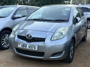 Toyota Vitz 2009 Silver