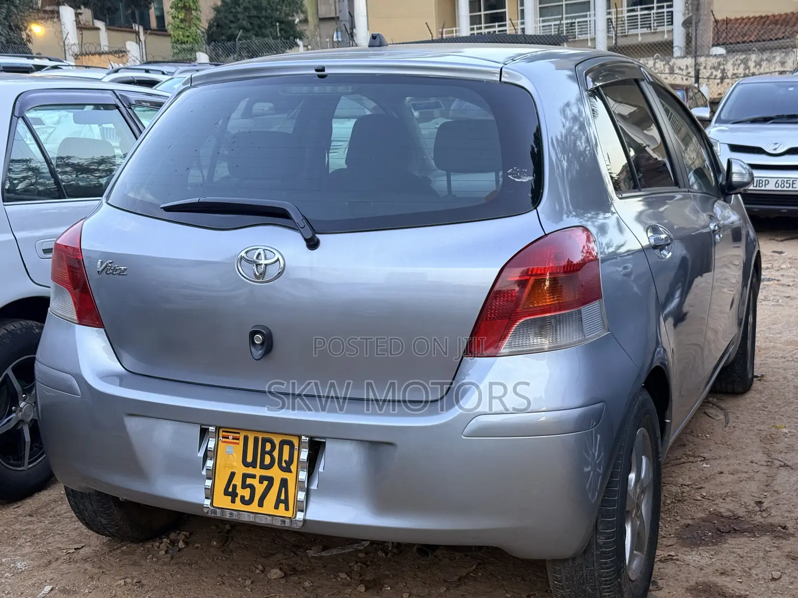 Toyota Vitz 2009 Silver