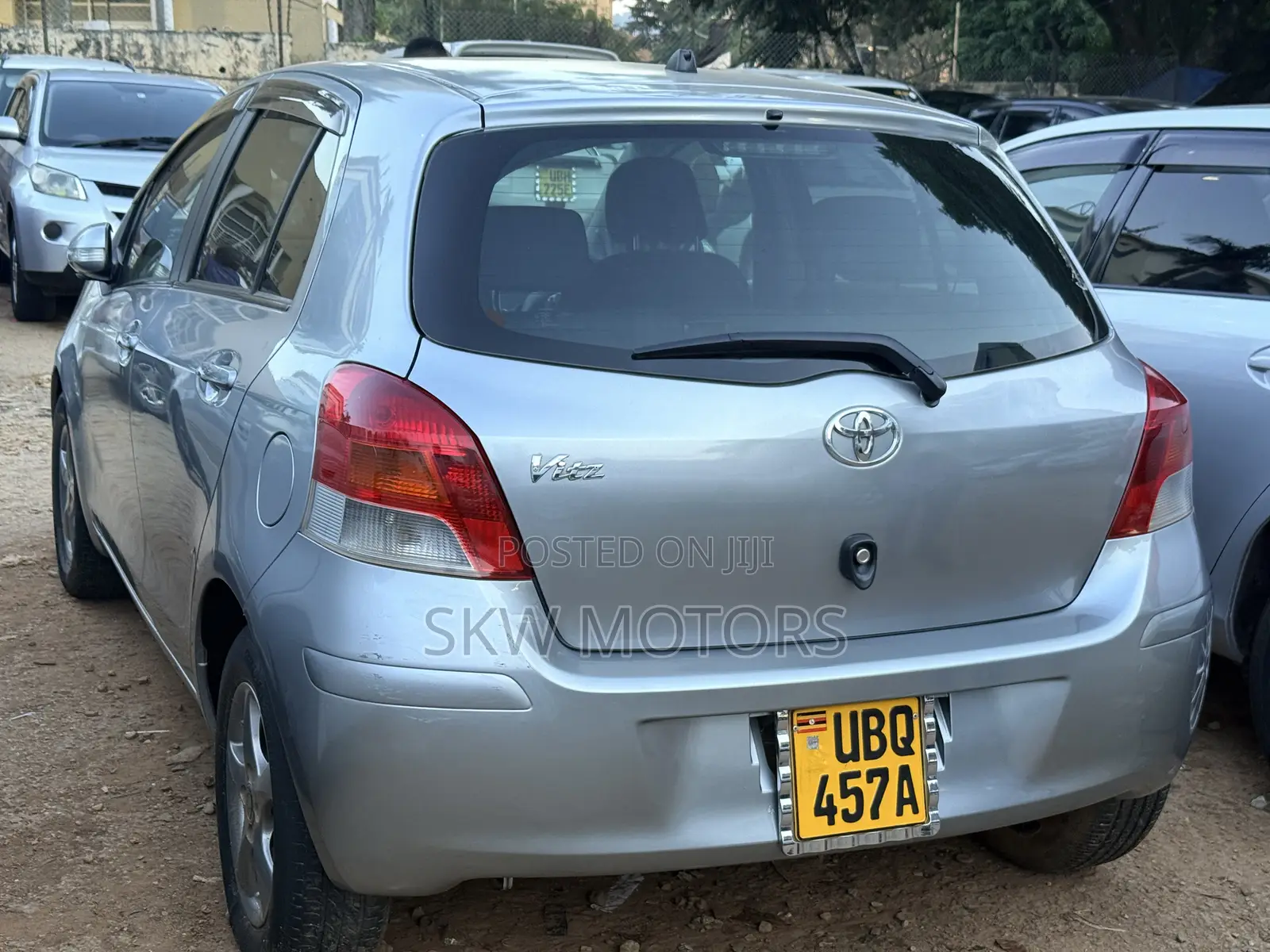 Toyota Vitz 2009 Silver
