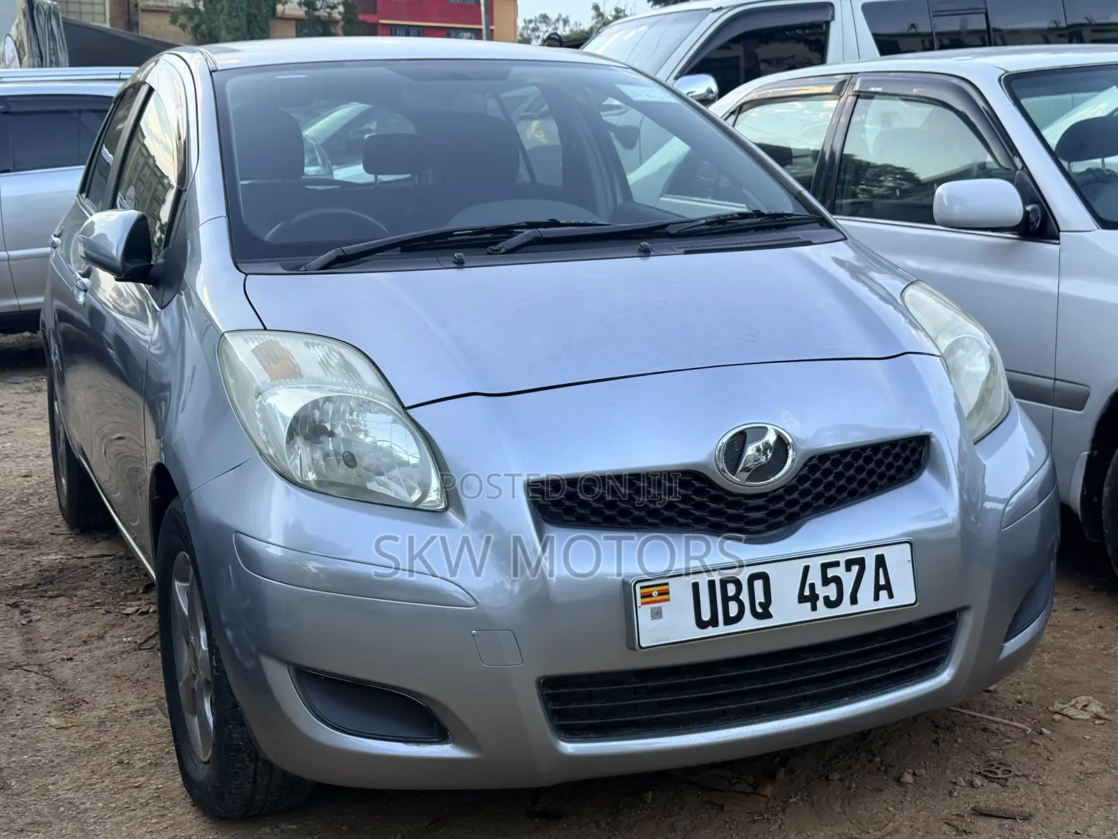 Toyota Vitz 2009 Silver