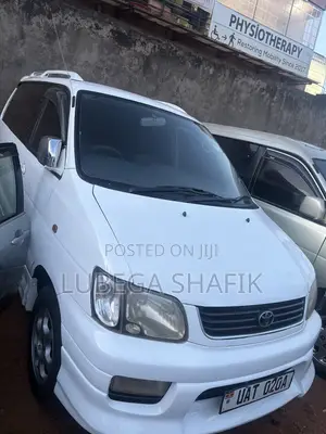 Toyota LiteAce Noah 1999 White