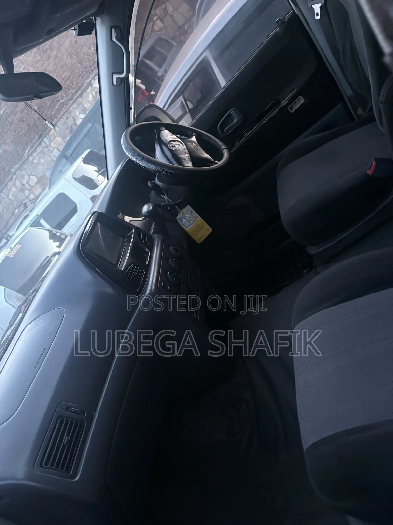 Toyota LiteAce Noah 1999 White