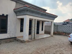 3bdrm House in Kitetika Kumukaga, Central Division for sale
