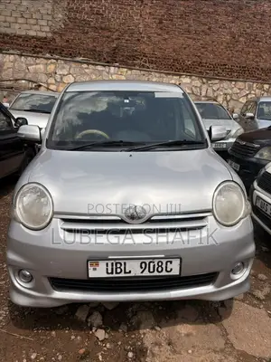 Toyota Sienta 2008