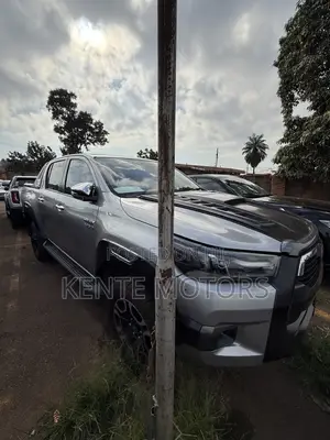 Toyota Hilux 2023 Gray