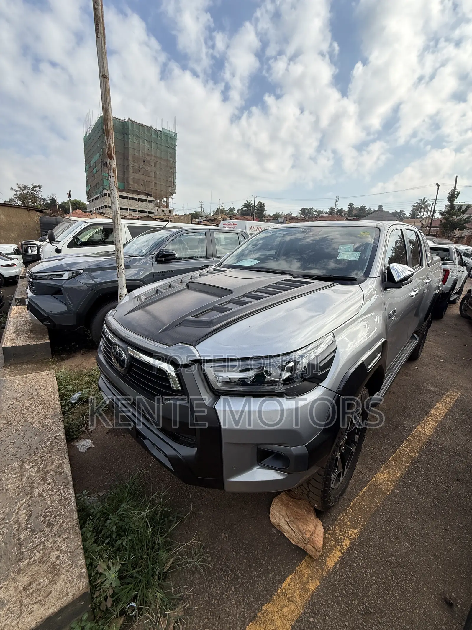 Toyota Hilux 2023 Gray