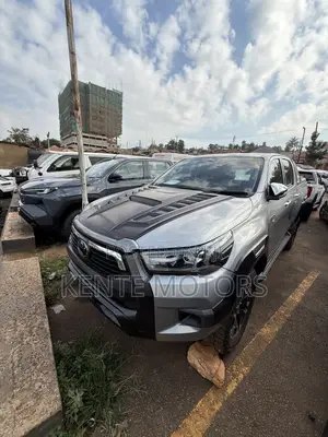 Toyota Hilux 2023 Gray
