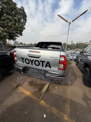 Toyota Hilux 2023 Gray
