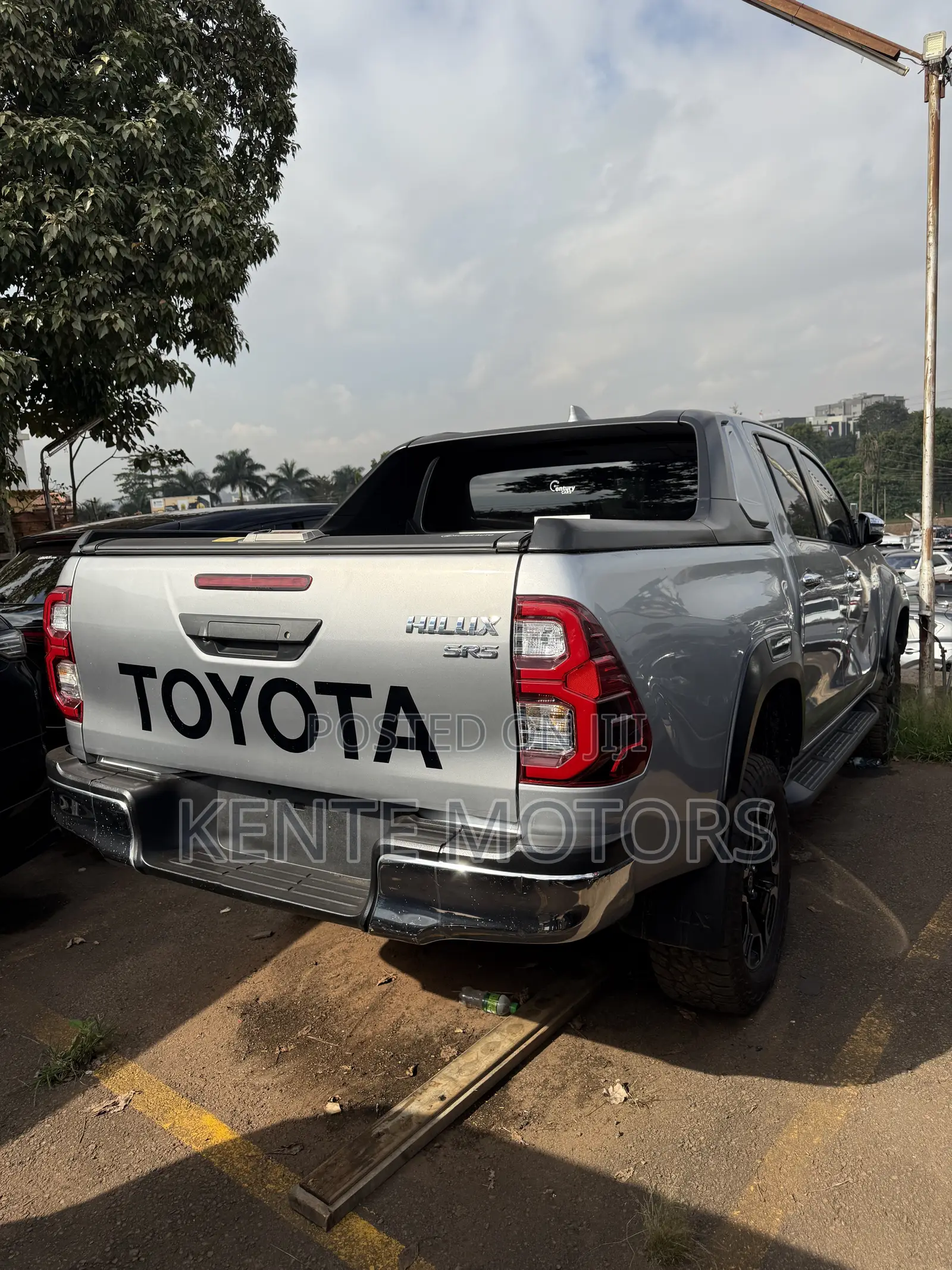 Toyota Hilux 2023 Gray