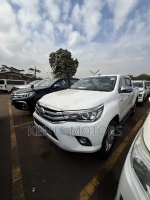 Toyota Hilux SR HI-Rider 2018 White