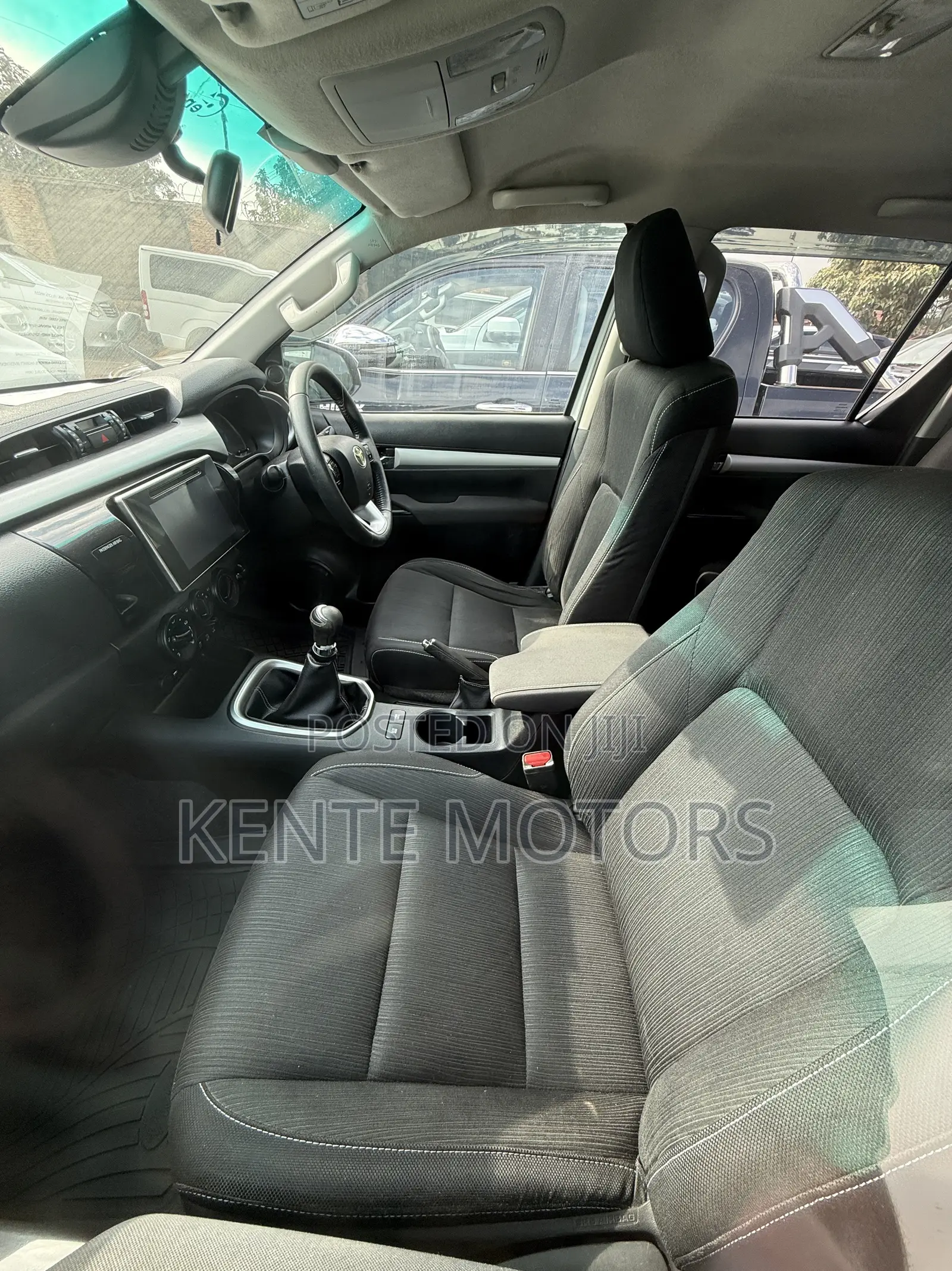 Toyota Hilux SR HI-Rider 2018 White