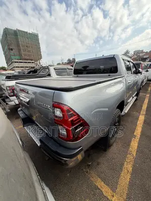 Toyota Hilux 2021 Silver