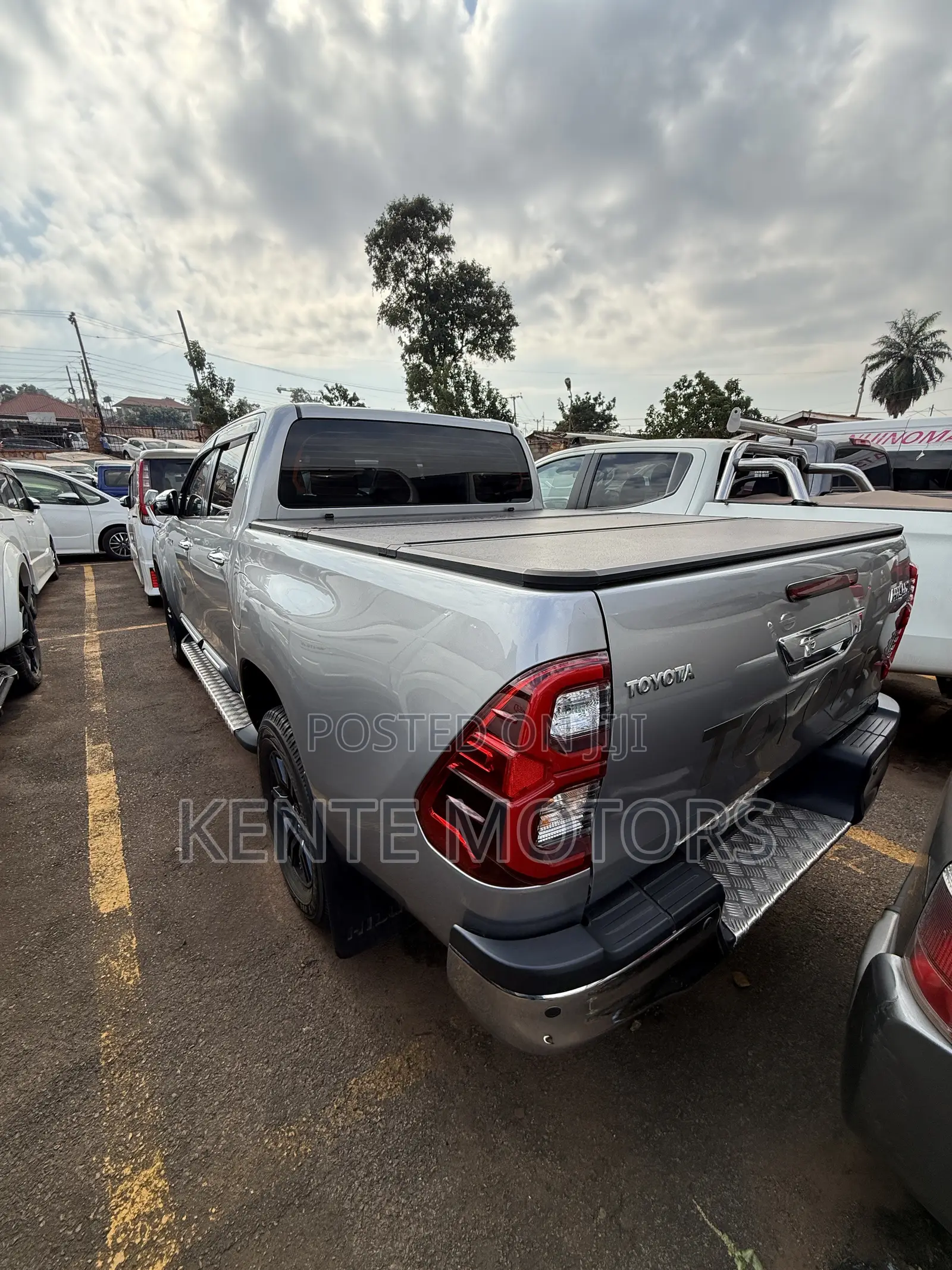 Toyota Hilux 2021 Silver
