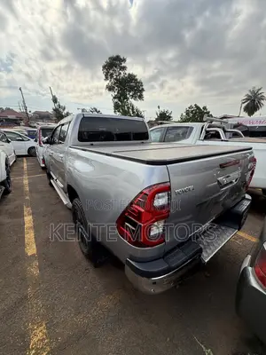 Toyota Hilux 2021 Silver