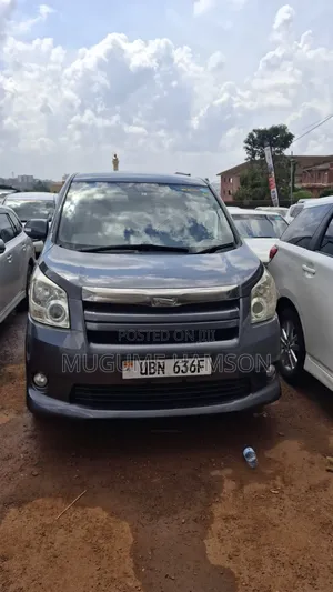 Toyota Noah 2010 Gray