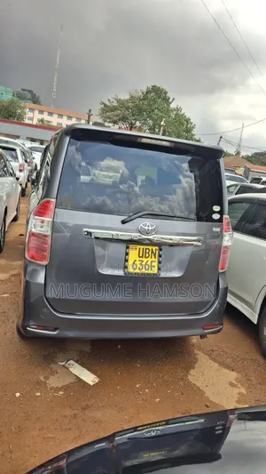 Toyota Noah 2010 Gray
