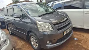 Toyota Noah 2010 Gray
