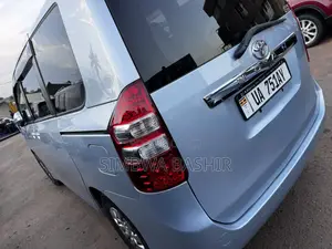 Toyota Noah 2011 Blue