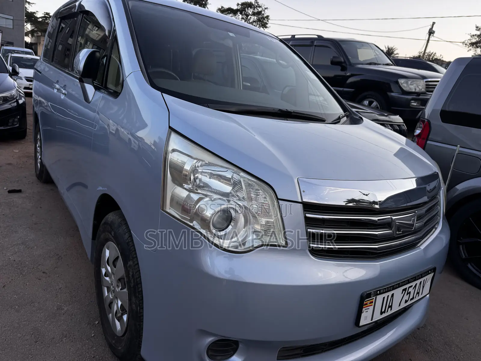 Toyota Noah 2011 Blue