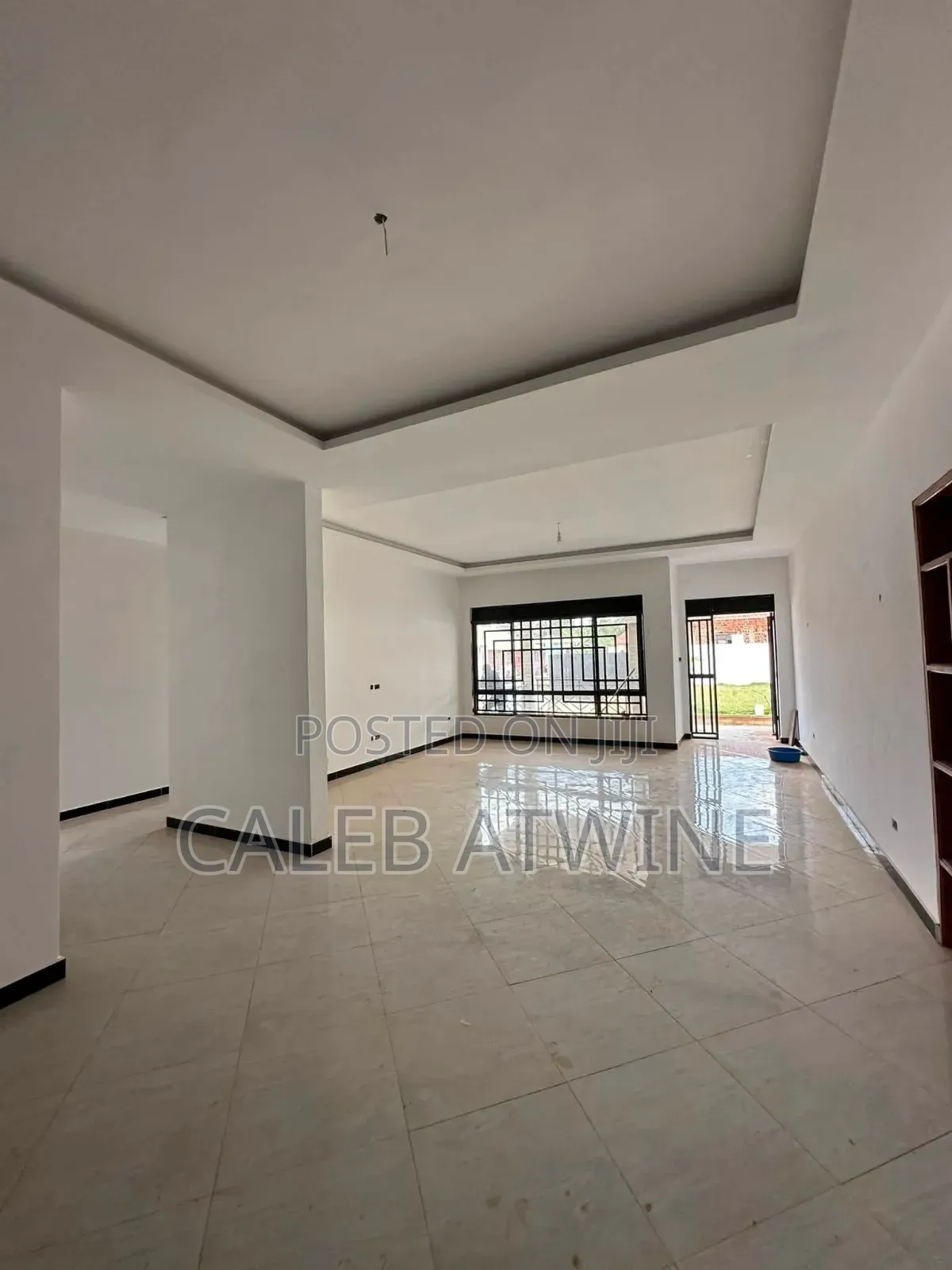 5bdrm Bungalow in Mawule Estate, Central Division for sale