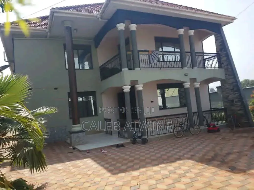 5bdrm Mansion in Nangabo Bamba Estate, Central Division for sale