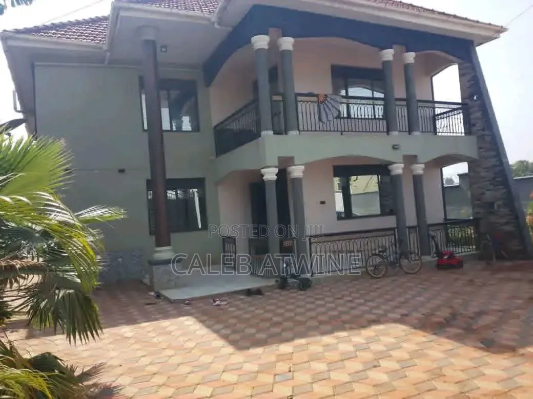 5bdrm Mansion in Nangabo Bamba Estate, Central Division for sale