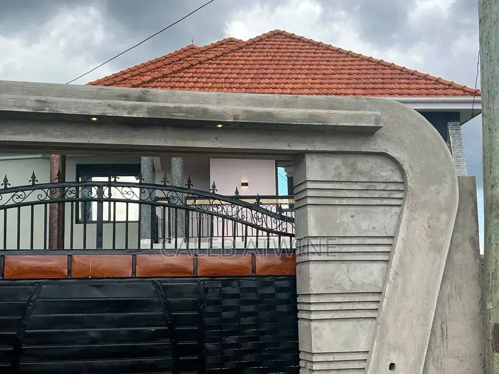 5bdrm Mansion in Nangabo Bamba Estate, Central Division for sale