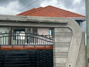5bdrm Mansion in Nangabo Bamba Estate, Central Division for sale